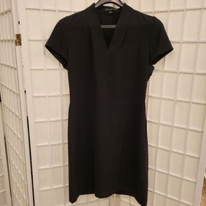 Banana Republic Black Tailored V-neck Short sleeve dress, sz 8